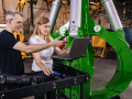 HandySCAN-MAX_Scanner_Rotobec_Workers-with-laptop
